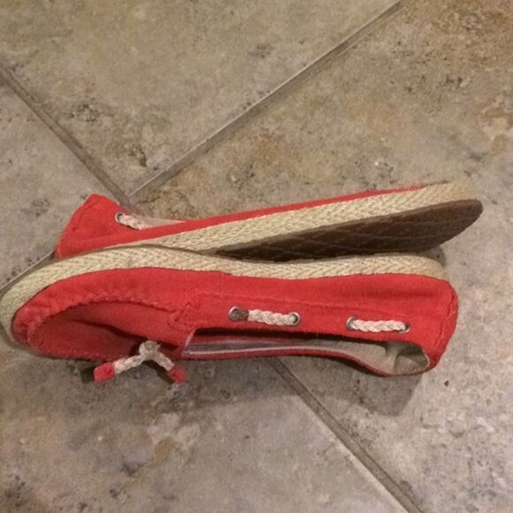 UGG Red Suede Leather Moccasin Slip-on Flat Loafers Girls Size 2 Espadrilles - Picture 10 of 12